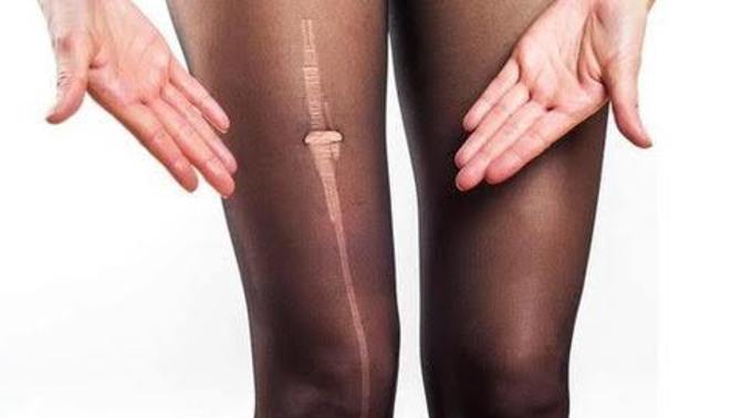 Artık Deforme (yırtık) çoraplar moda mı oluyor?