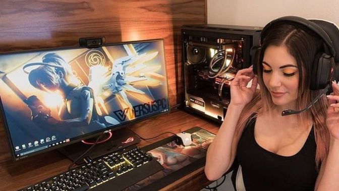 Erkek arkadaşım diğer erkeklerle sese girmemi istemediği için oyun oynatmıyor. Sevgilisi olan kız gamer olamaz mı?