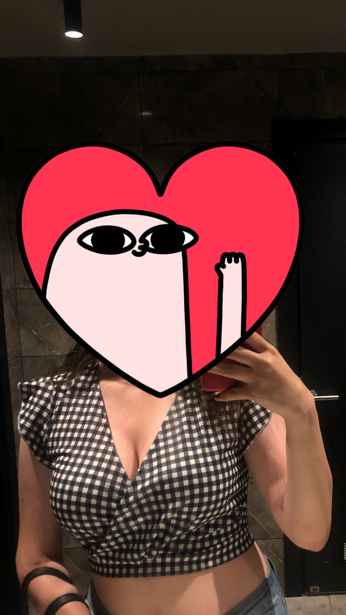 Büyük göğüslü olmak crop giymeye engel mi?