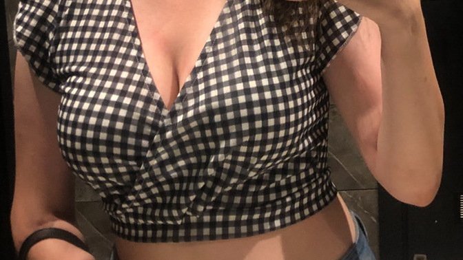 Büyük göğüslü olmak crop giymeye engel mi?