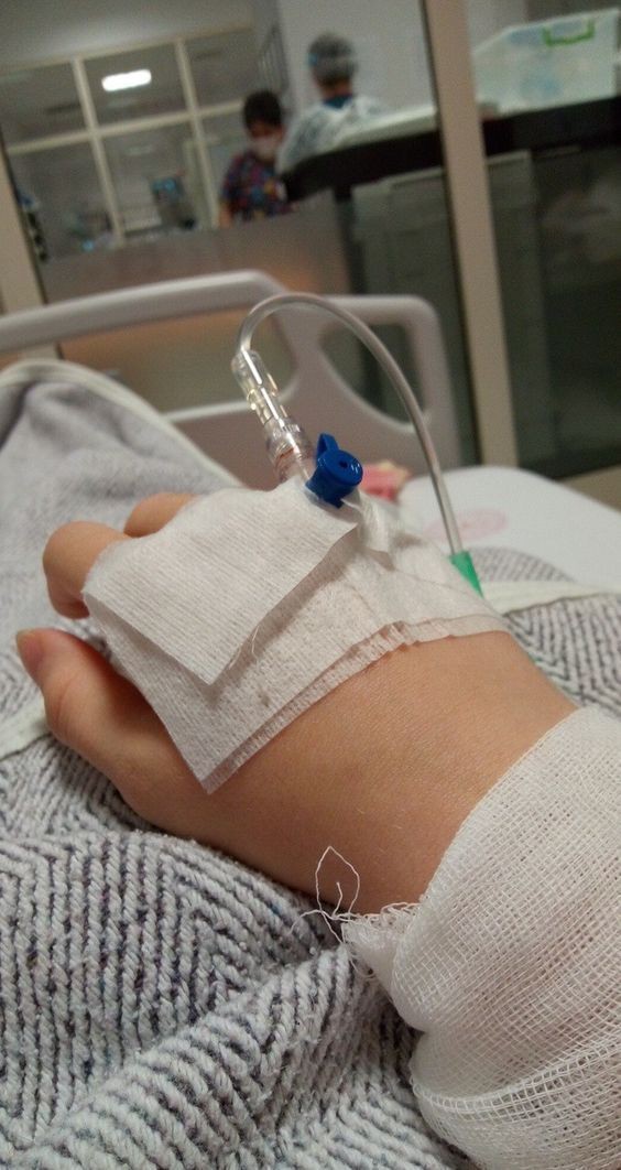 Merhaba arkadaşlar. Bugün çok rahatsızım. Mide bulantısı, baş ağrısı, göz ağrısı, yüksek ateş. Sizler nasılsınız?