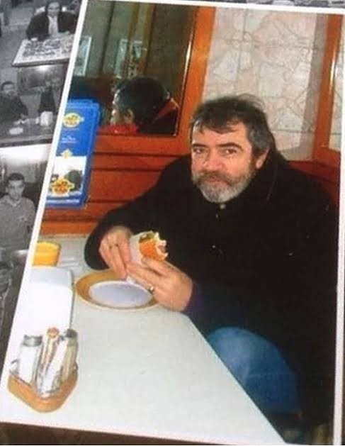 Açken sen, sen değilsin ama hangisisin?