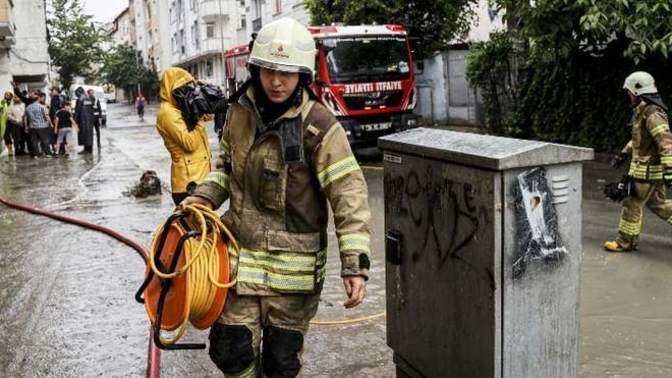 İstanbul şiddetli yağışa teslim: 797 ihbar bildirildi. Sizce altyapı sorunu neden var?