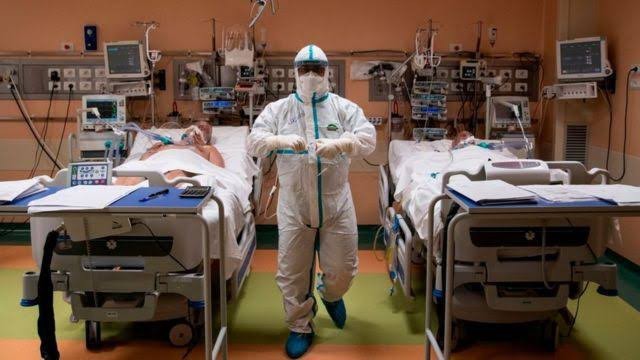 Hastanede hastalar neden çıplak yatıyor?