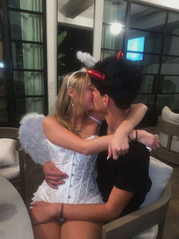 İlk buluşmada temas etmek sizce normal midir yoksa anormal midir?