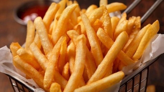 Toplanın, karar veriyoruz!✌Hangisi daha leziz😛 patates kızartması mı patates cipsi mi?