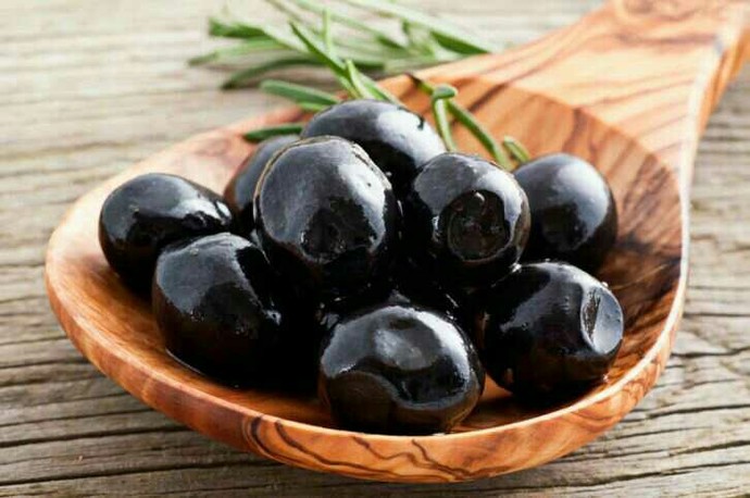 Alışverişte hangisini alıyorsunuz  yeşil zeytin mi siyah zeytin mi ?