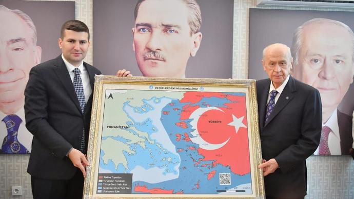 Yunanistan bu fotoğrafa ateş püskürdü! Bu fotoğraf olması gereken sınırlarımız mı?