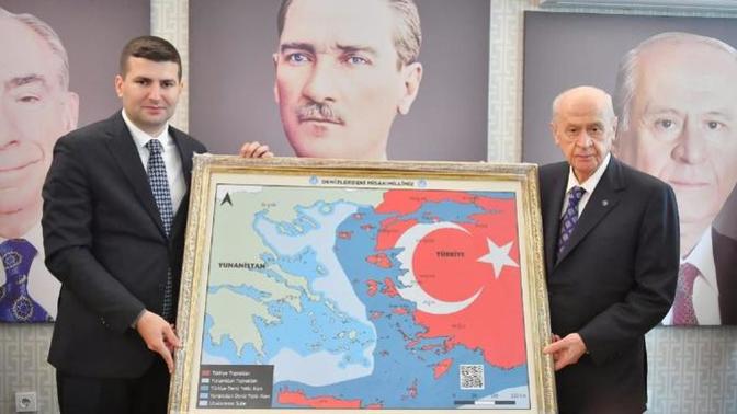Yunanistan bu fotoğrafa ateş püskürdü! Bu fotoğraf olması gereken sınırlarımız mı?