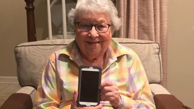 Yaşlılara akıllı telefon kullanmayı öğretmek zorunda kaldın mı?