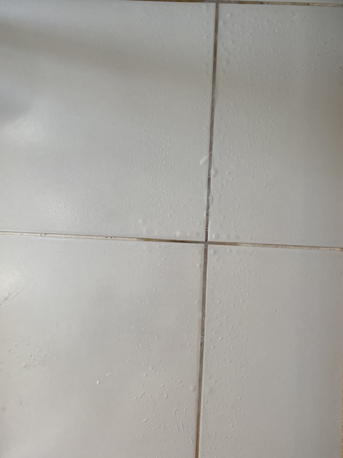 Kızlar bu araya çay döküldü çıkaramadım bi türlü yardım eder misiniz nasıl çıkar?