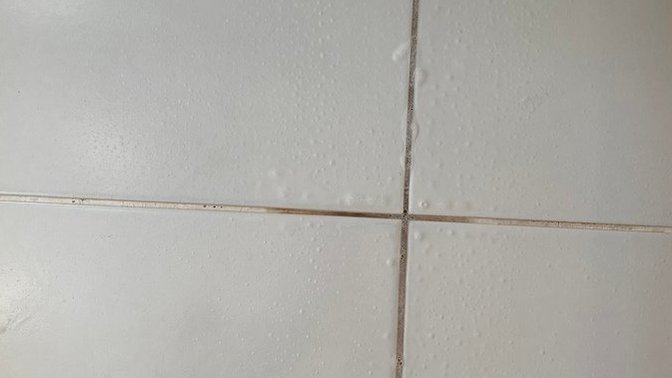 Kızlar bu araya çay döküldü çıkaramadım bi türlü yardım eder misiniz nasıl çıkar?