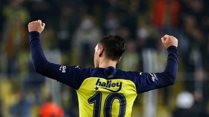 Fenerbahçe'de Mesut Özil'le yollar ayrıldı! Ne düşünüyorsunuz?