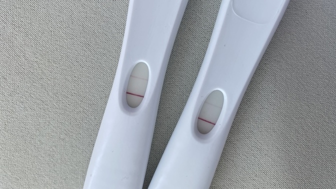 2 tane test yaptım. Sizce hamile miyim?