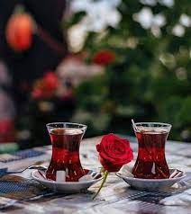 Demlikte tek bardaklık çay kalsa kendini mi sevdiğini mi tercih edersin?