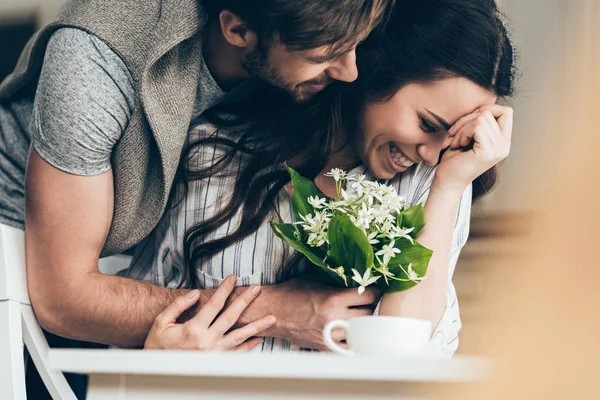Sevdiğiniz insanla iken Ondan gözlerinizi alıp sosyal medyada aktif olabiliyor musunuz?