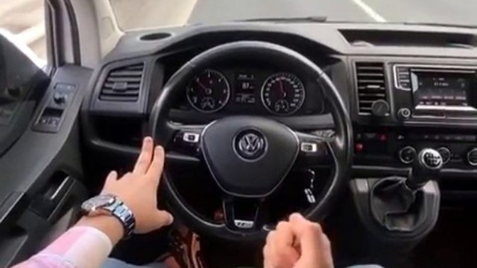 Araç kullanırken bir şeyler yiyip içer misin?