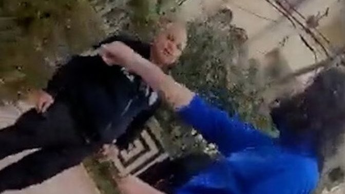 Adana'da bir genç kütüphanede namaz kıldığı için görevliler tarafından uyarıldı. Siz hangi tarafı haklı buluyorsunuz?