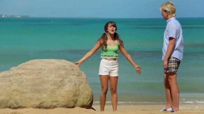 Sevgilim tatilde giydiklerime karışıyor, denizden çıkınca bile üzerime uzun elbise giymemi istiyor. Bu tatil böyle geçer mi?