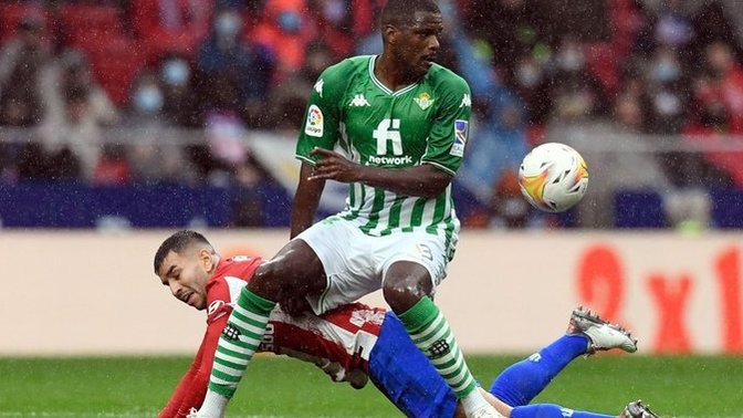 Türkiye futbolunda her yıl transfer bütçesi limiti aşılmasına rağmen neden ceza gelmemektedir?