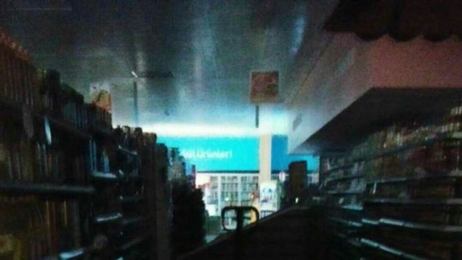 Markette kilitli kalsanız ne yaparsınız?