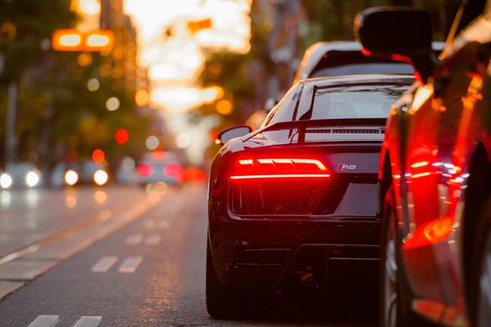 Sol şeritte 120 KMden sonra yol vermek şart mı?