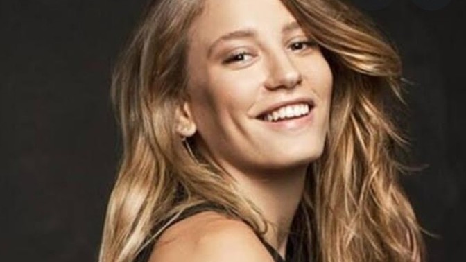 Serenay Sarıkaya'nın saç rengi güzel mi?