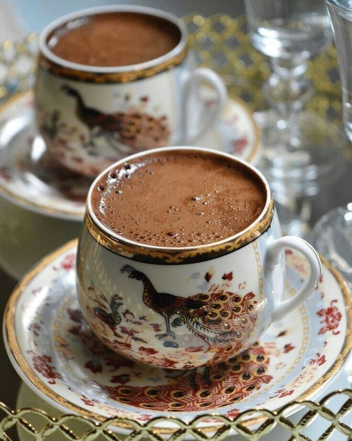 Türk kahvesini fal için mi içersiniz sevdiğiniz için mi?