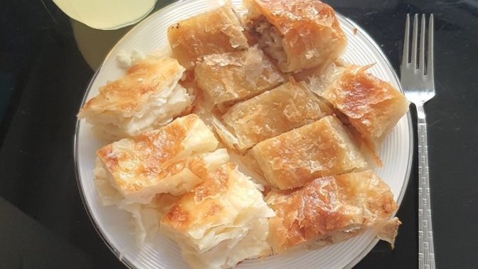 Kahvaltıda su böreği mi, kol böreği mi yersin?