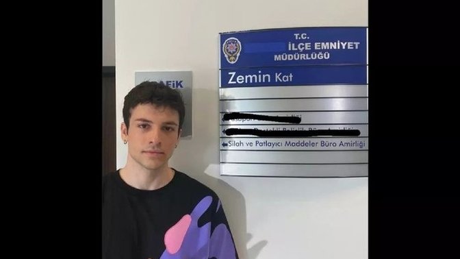 Yakışıklı/güzel diye karşı cinsin komik olmayan esprilerine güler misiniz?
