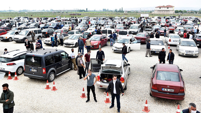Araba alırken nasıl bir yol çizersiniz?