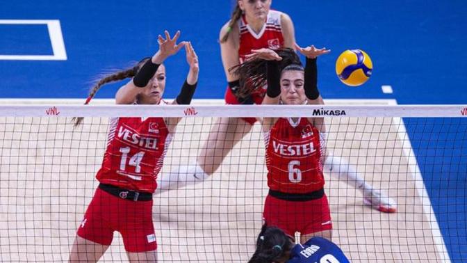 Voleybol yarı final maçında İtalya'ya diş geçiremedik! Maçı nasıl değerlendiriyorsunuz?