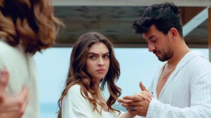 Saçları güzel ve dikkat çekici olan birini kıskanır mısınız?