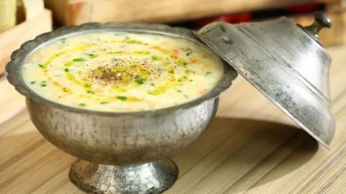 Şehriye çorbasını yoğurtlu mu seversiniz, limonlu mu?