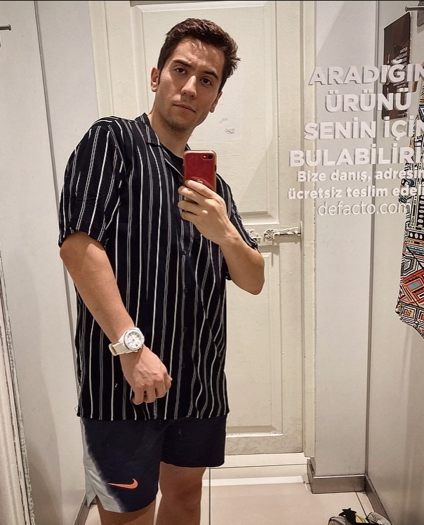 Bu kötü adam gömleklerinden hangisi daha iyi?