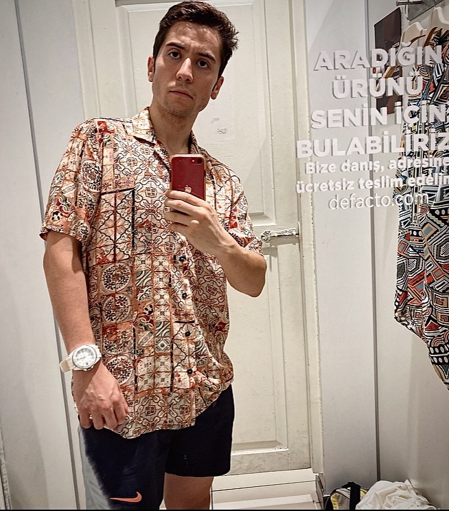 Bu kötü adam gömleklerinden hangisi daha iyi?