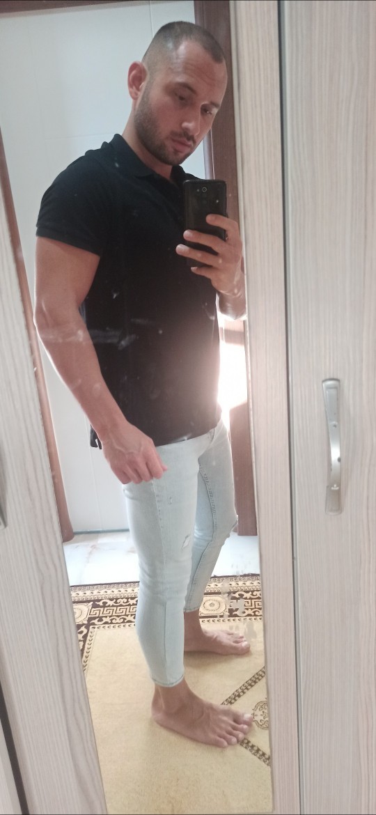 Bu şekilde dar streç gibi olan pantolonları giyer misiniz?