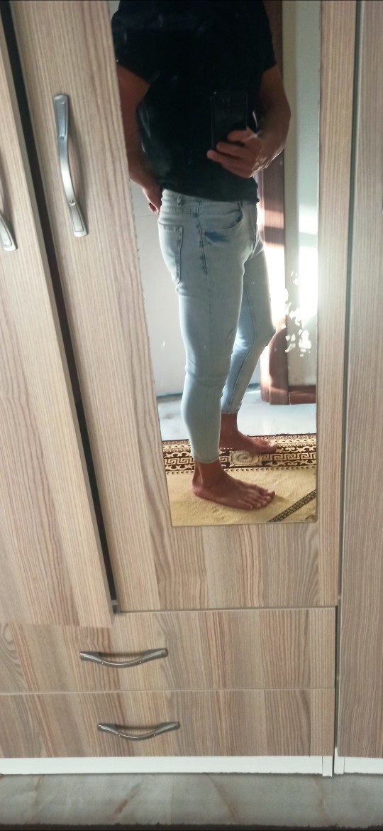 Bu şekilde dar streç gibi olan pantolonları giyer misiniz?