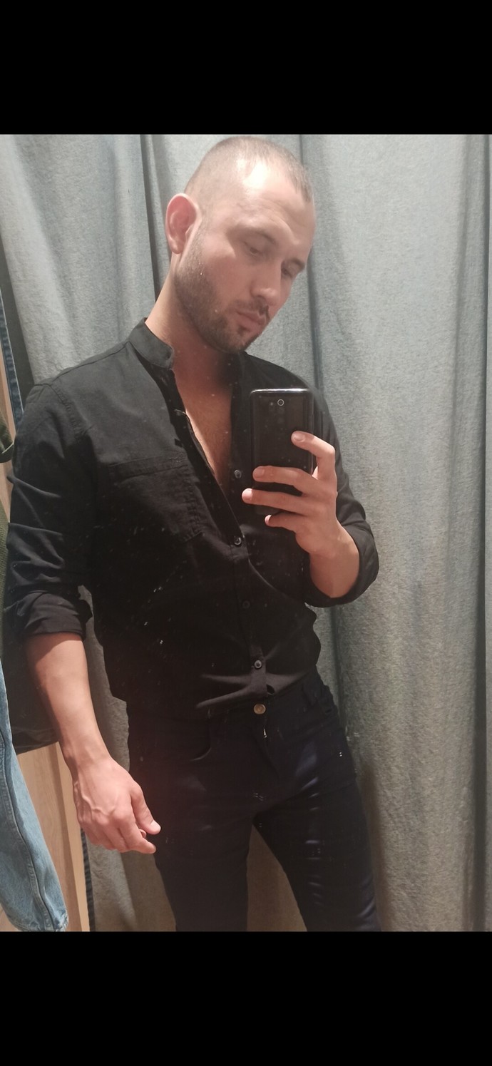 Bu şekilde dar streç gibi olan pantolonları nasıl buluyorsunuz? Siz giyer misiniz?