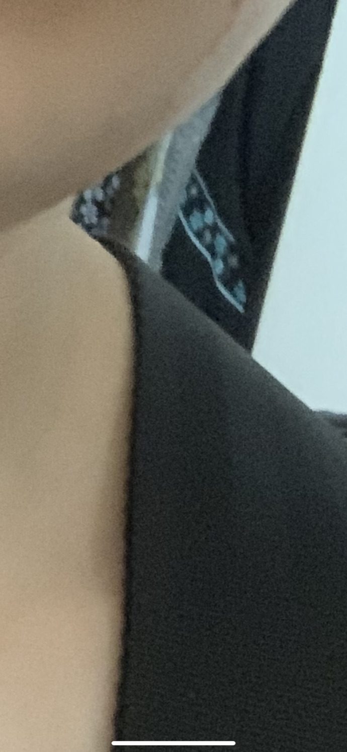 Galerimde fotoğrafıma bakarken yakınlaştırıp bu detayı gördüm bu paranormal bir şey mi?