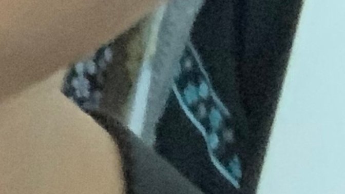 Galerimde fotoğrafıma bakarken yakınlaştırıp bu detayı gördüm bu paranormal bir şey mi?