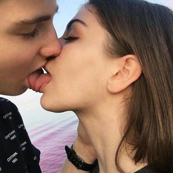 İlişkilerde sevmediğin halde rol yaptığın oldu mu?