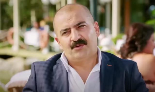 Spagettiyi çatal ve kaşıkla yemek nezihlik mi yoksa varoşluk mu?