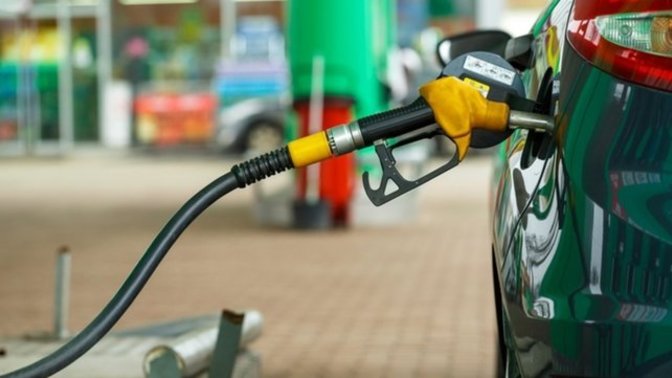 Benzine 96 kuruş indirim gelmesiyle beraber litre fiyatı 23 TL altına düşecek! Litre fiyatı ne kadar olmalı?