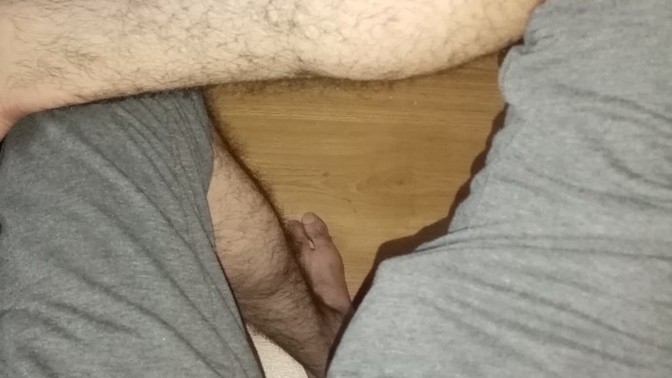 Erkelerin bacaklarının kıllı olması itici mi?