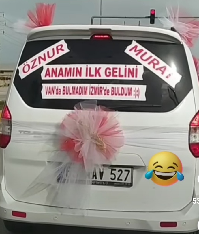 Evlendiğinizde gelin arabanızın arkasına ne yazdırmak isterdiniz 😂?