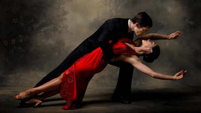 Sevdiğinizle tango yapmak ister miydiniz? Kırmızı aşkına 💃,. 💃?