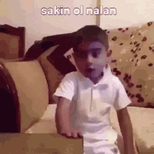 Markette çalışan kişi rafları dağıttımı söyleyerek bana bağırdı. Rafları düzenlemek onların işi değil mi?