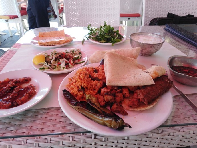 Kuzu şiş mi adana kebap mı?