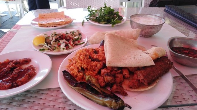 Kuzu şiş mi adana kebap mı?
